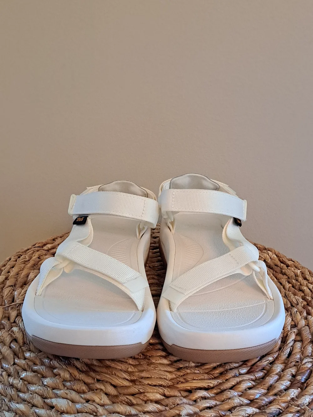 NWOT TEVA Womens Hurricane XLT2 Birch White Nylo /Rubber Athleisure Sandals 8